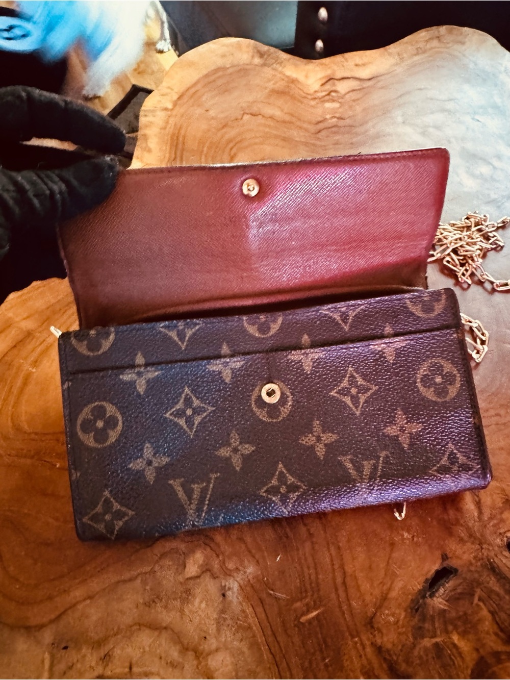 Just in 🔥 Louis Vuitton Sarah wallet vintage converted Crossbody - Picture 8 of 16